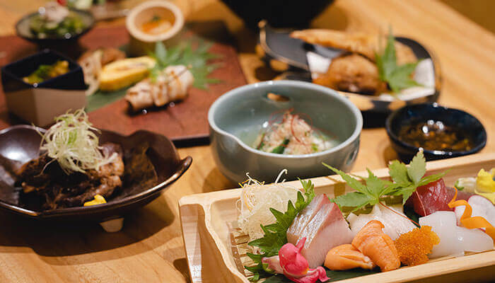 “食事”人気の日本食や、食文化の違いを紹介！