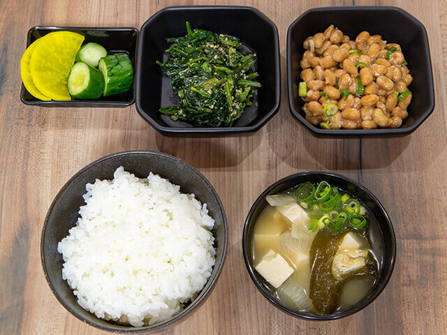 1食分の食事とカロリーの例